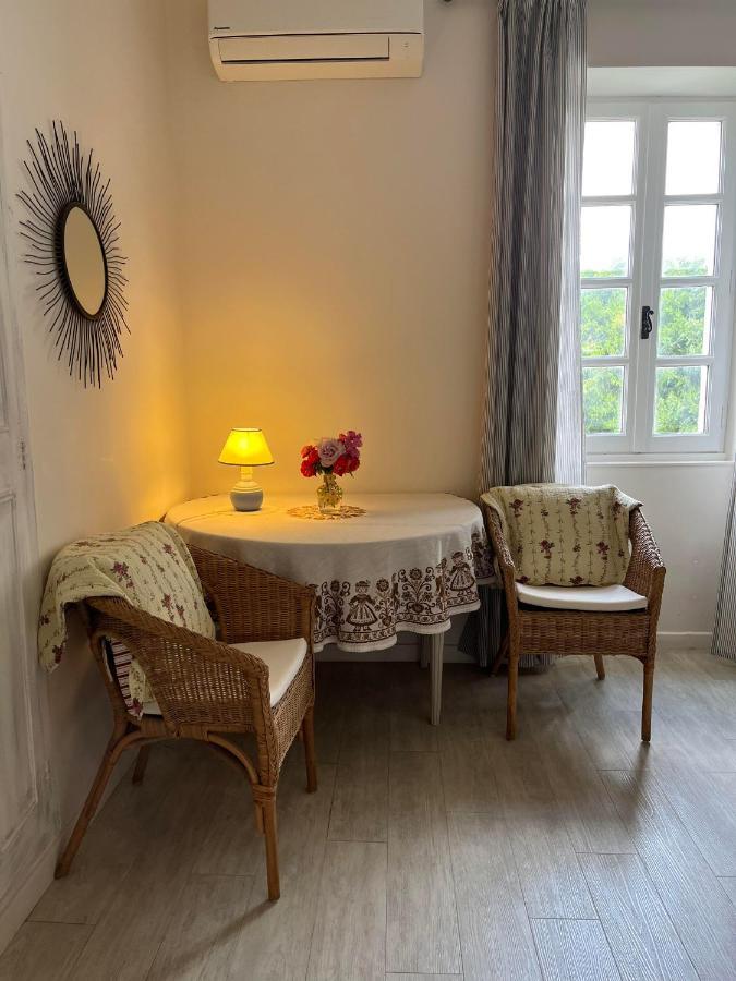 Bed and Breakfast La Ferme De Tonton Jules Et Mame Julia Entraigues-sur-la-Sorgue Exterior foto