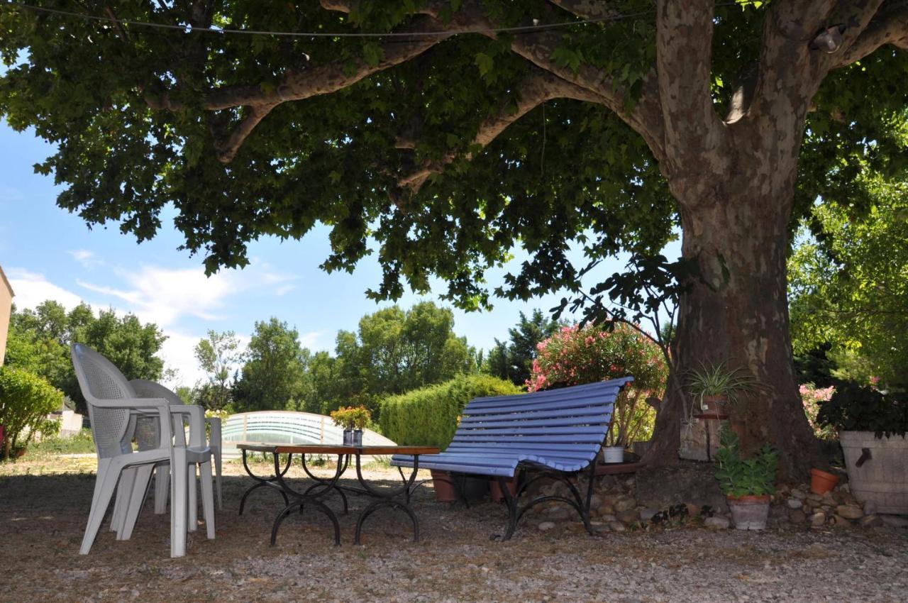 Bed and Breakfast La Ferme De Tonton Jules Et Mame Julia Entraigues-sur-la-Sorgue Exterior foto